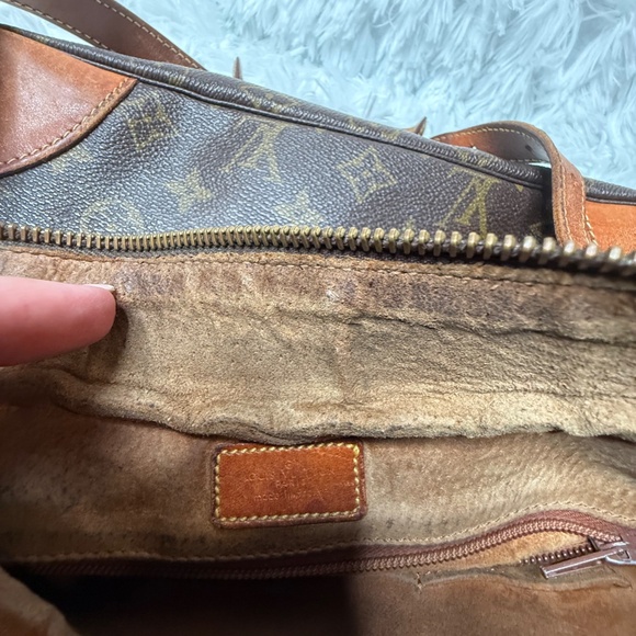 Louis Vuitton Crossbody/shoulder Purse - Picture 7 of 16